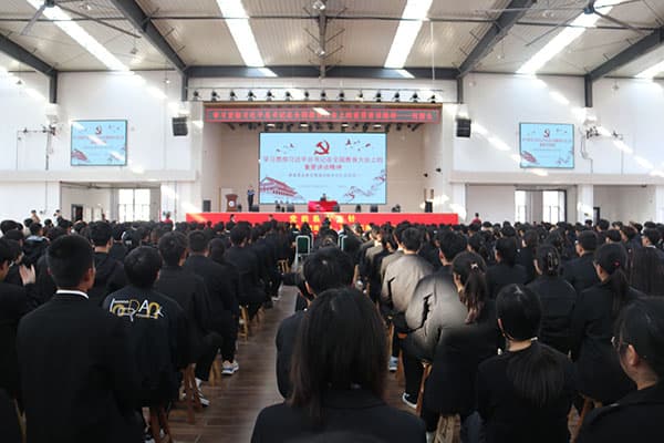 河北科技学院党委书记何新生解读“习近平总书记在全国教育大会上的重要讲话精神”