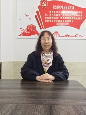 教授—余宁